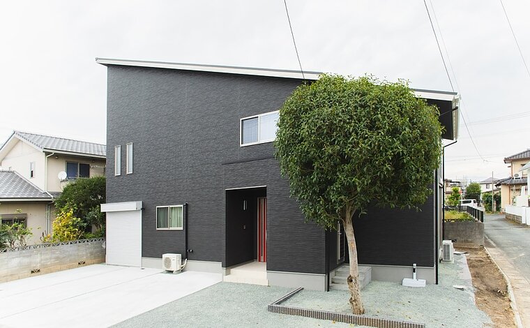 【開放感の吹抜け/2階建】開放感を作る仕掛けを散りばめた明るいおうち