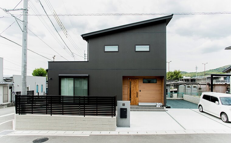 【外壁特集】　-存在感で圧倒する黒　事例3選-