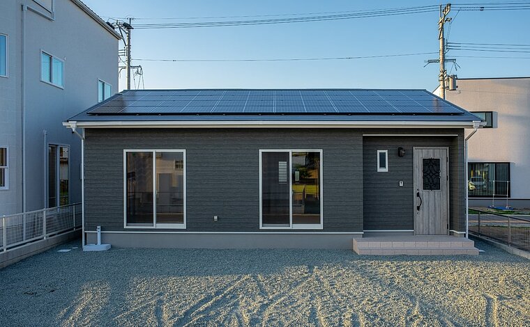 【コンパクトで無駄のない設計/平屋建】ネオクラシックな雰囲気の、家事楽間取りのおうち