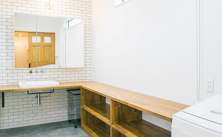 【洗面台特集】　-オーク材の造作カウンター-