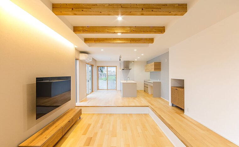 【木目でぬくもりを/2階建】家族がつどうぬくもりリビングのある家