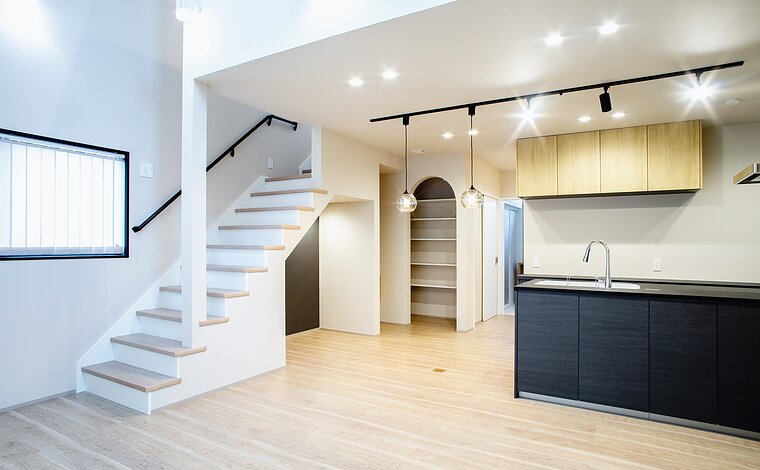 【遊び心満載のヌック/2階建】やわらかい色合いの工夫が詰まったおうち